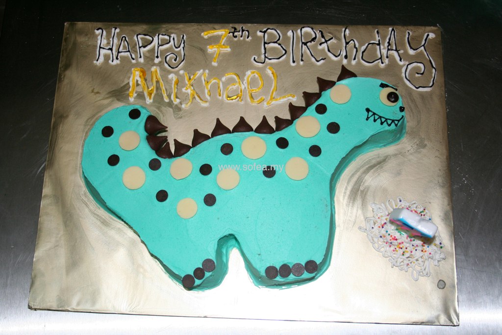 Sofea's Birthday Cakes We make custom birthday cakes. Free… Flickr