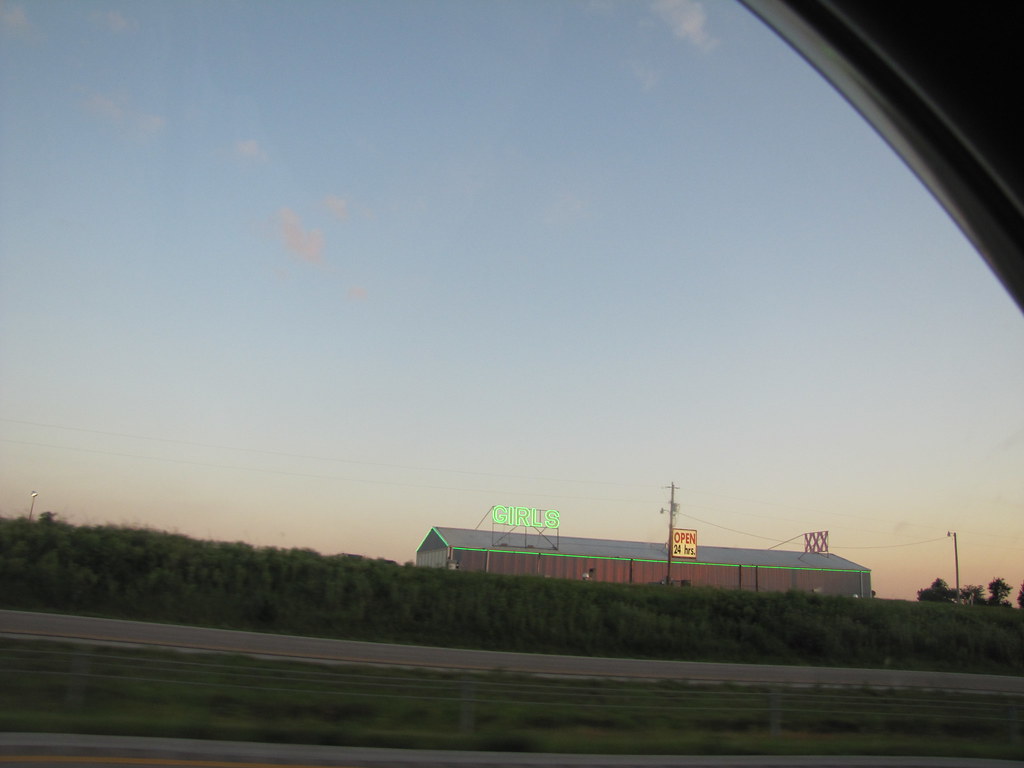 IMG_1119TheLionsDen Lakin Flickr