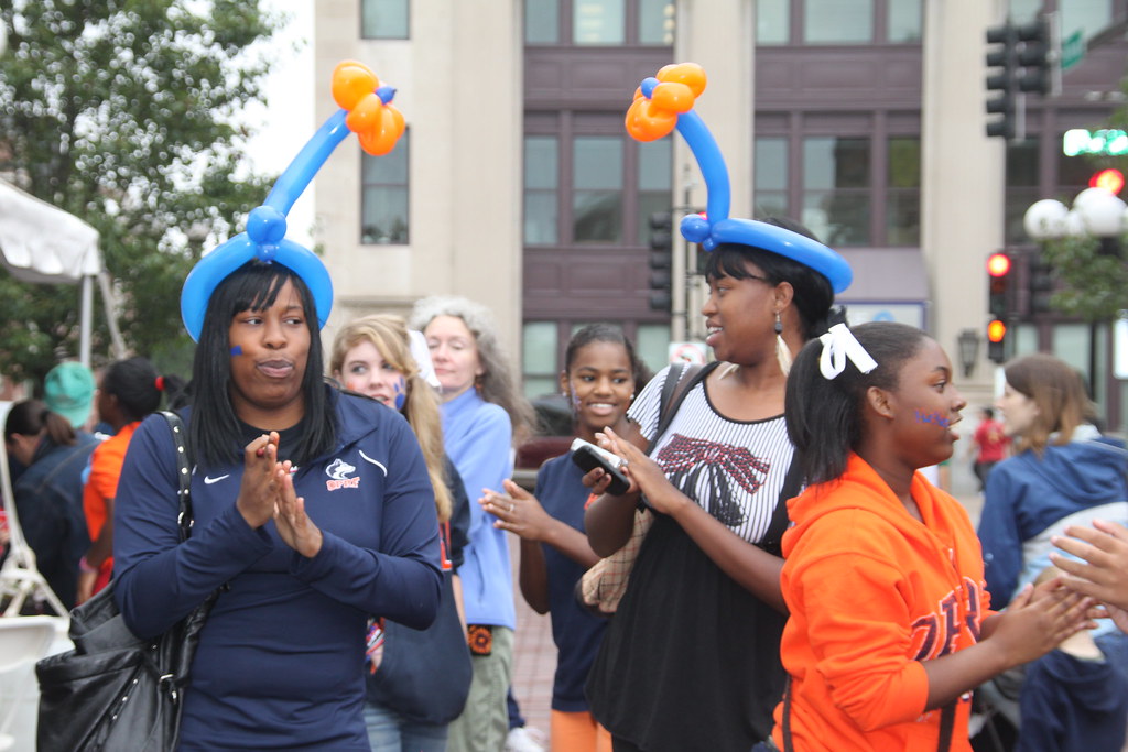 Oak Park River Forest Cheerleaders Downtown Oak Park Flickr
