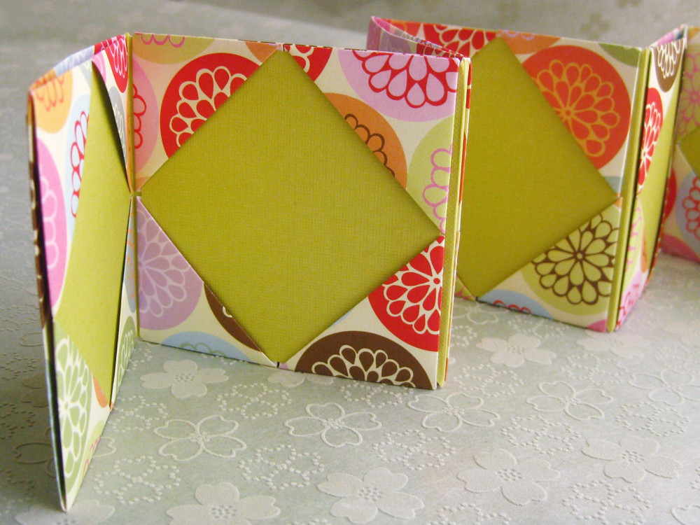 Origami Accordion Card Spring Garden A really cool origami… Flickr
