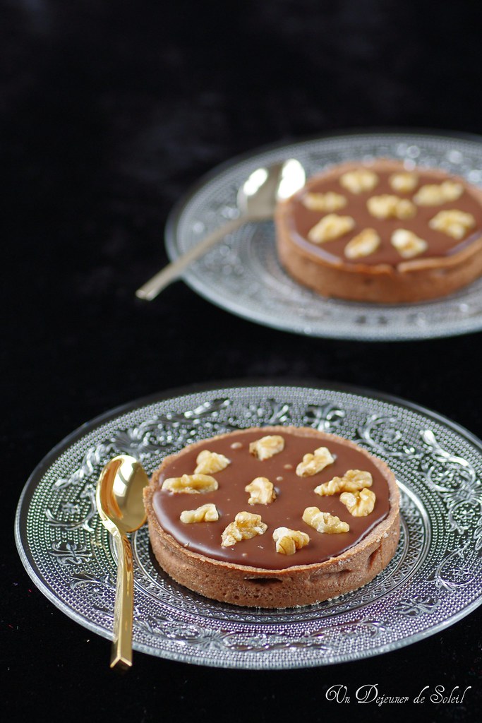 Chocolate, caramel and nut tart Recipe on Un déjeuner de s… Flickr