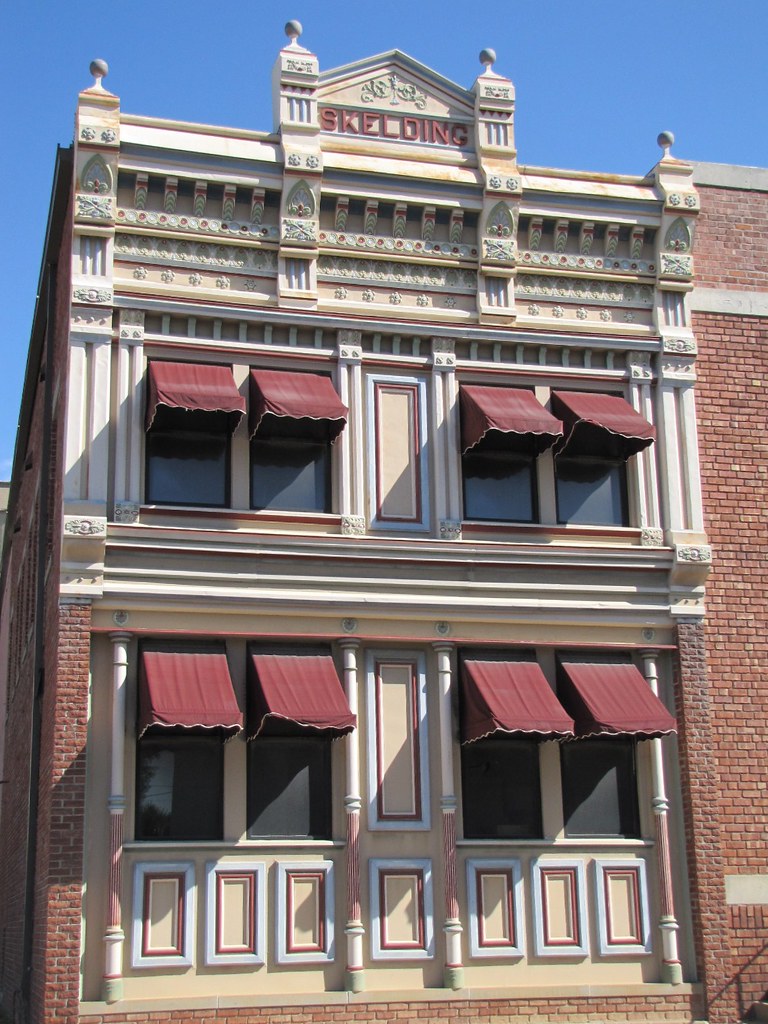 Ready for a closeup Dapper facade in Fort Scott, Kansas