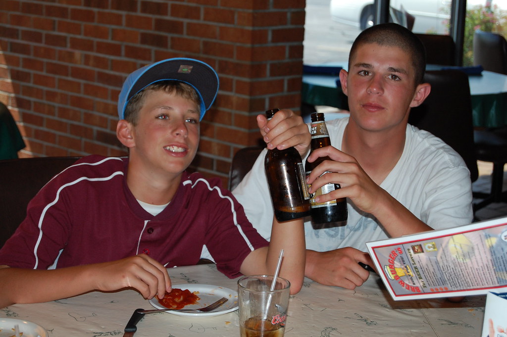 Omaha June 2010 136 Phillips and Goodman at Brewburger Cindy L