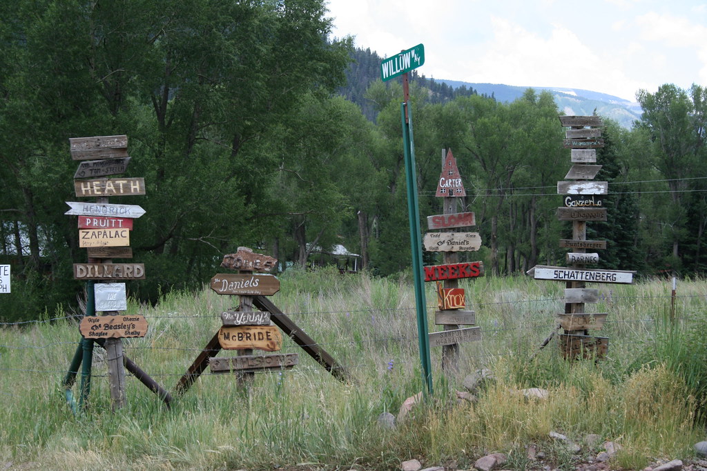 image Familyname signs at the Rocky Mountain Estates comm… Flickr
