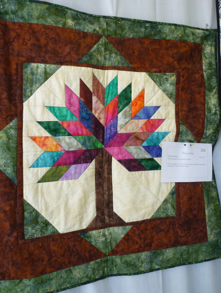 tree quilt At the Clamshell Quilters' Guild Quilt Show, I … Flickr
