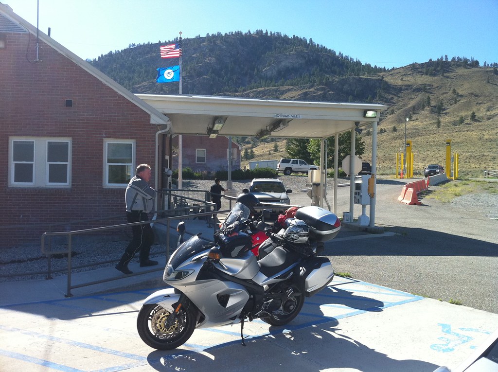 Border crossing at Nighthawk, last customs inspection for … Flickr