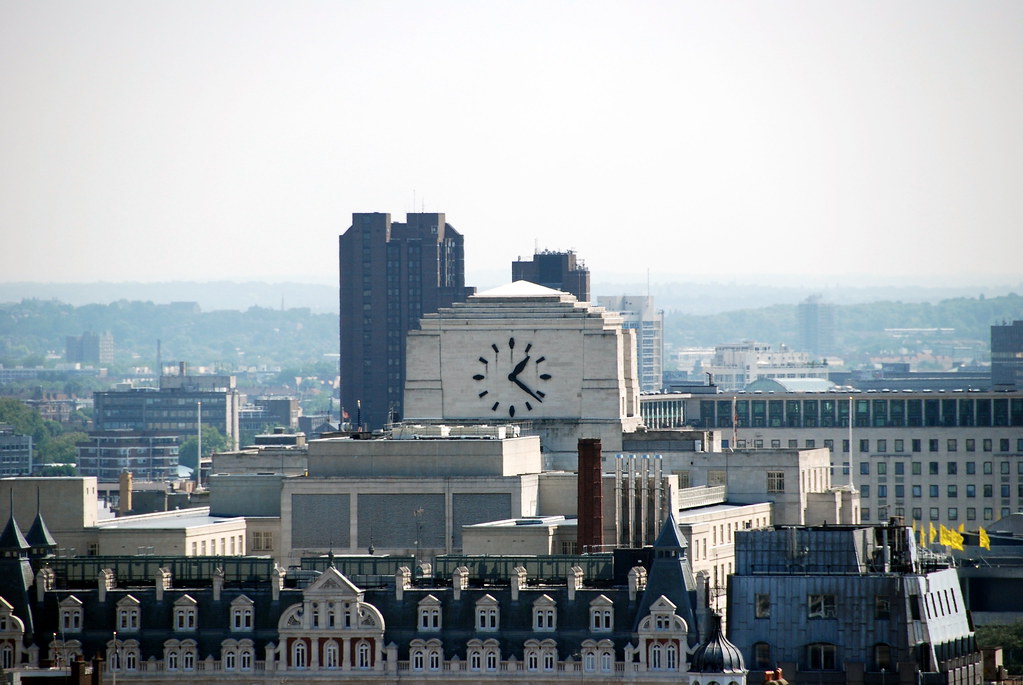 Shell Mex House (largest clock face in London) Ben Freeman Flickr