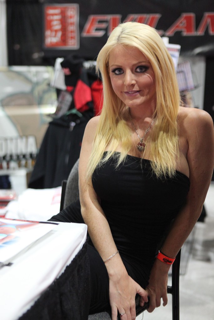 exxxotica la 2010: Sophie Dee - a photo on Flickriver