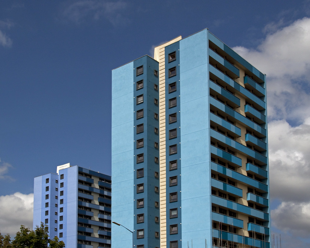 Blue Flats 1 The third block of flats on Kelvin Way has no… Flickr