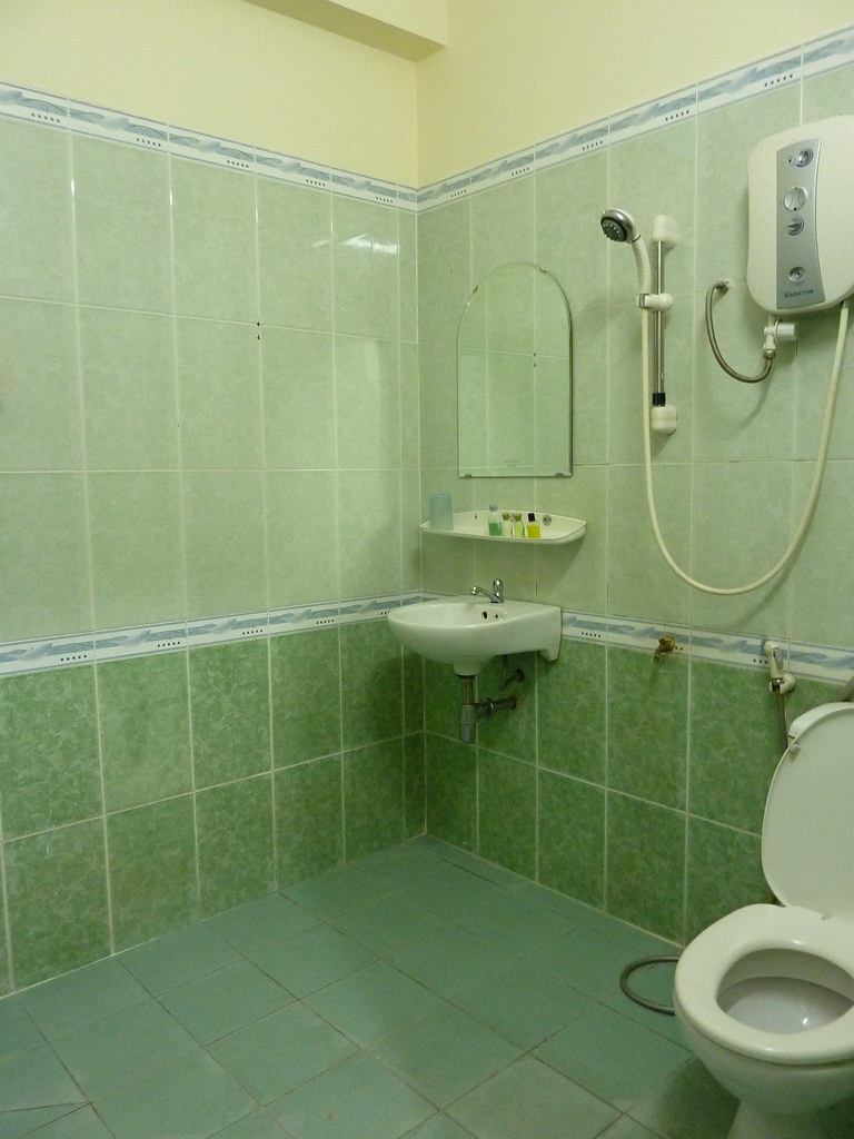 Nice Vietnamese bathroom almost all showerheads are right … Flickr