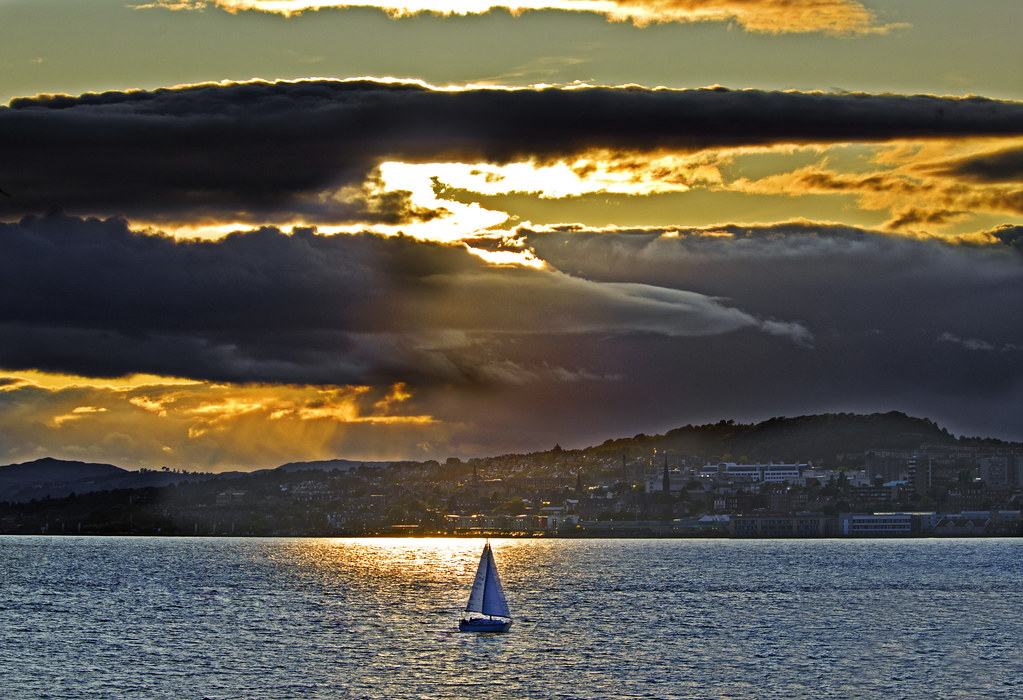 Dundee Sunset Dundee at sunset, viewed from NewportonTay… Flickr