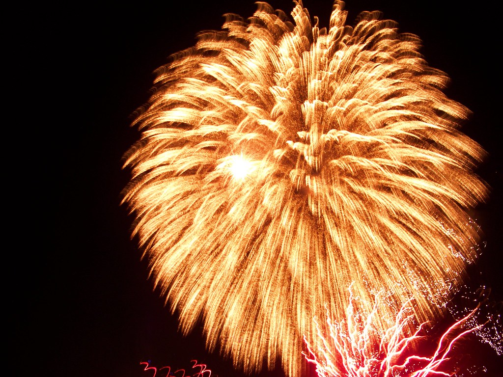 Fireworks at the Artesia Firework Show '10 ( danipoo Flickr