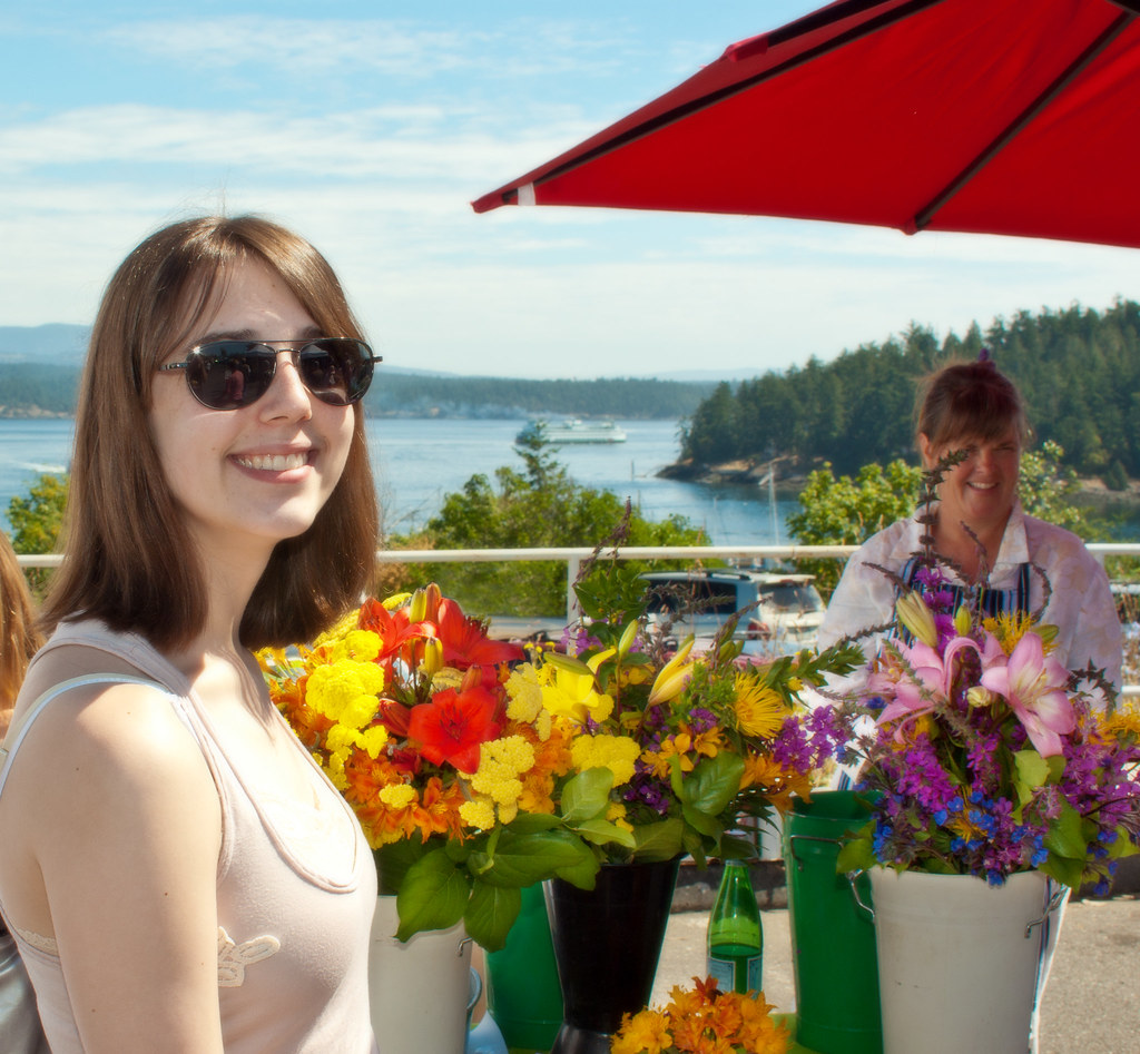 Tay at the Friday Harbor Farmers Market Rexbophoto (aka Greg) Flickr