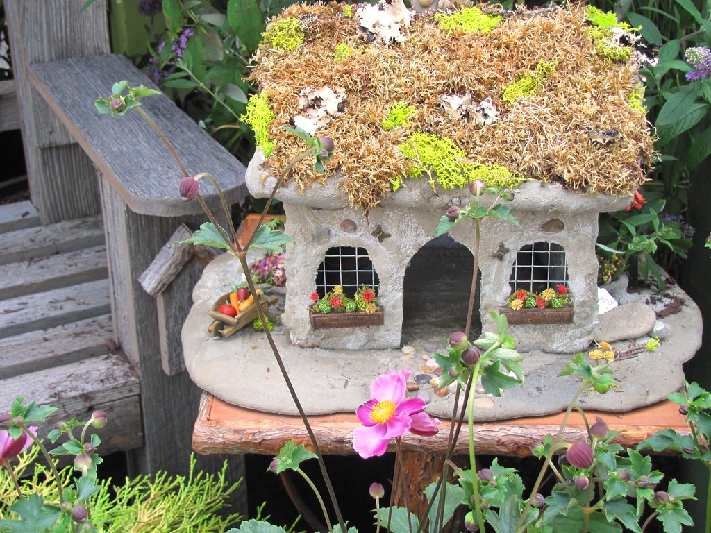 miniature garden cottage in the Hidden Gardens Flickr