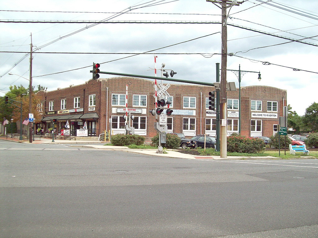 Riverton NJ Broad and Main St Commercial building at Broad… Flickr