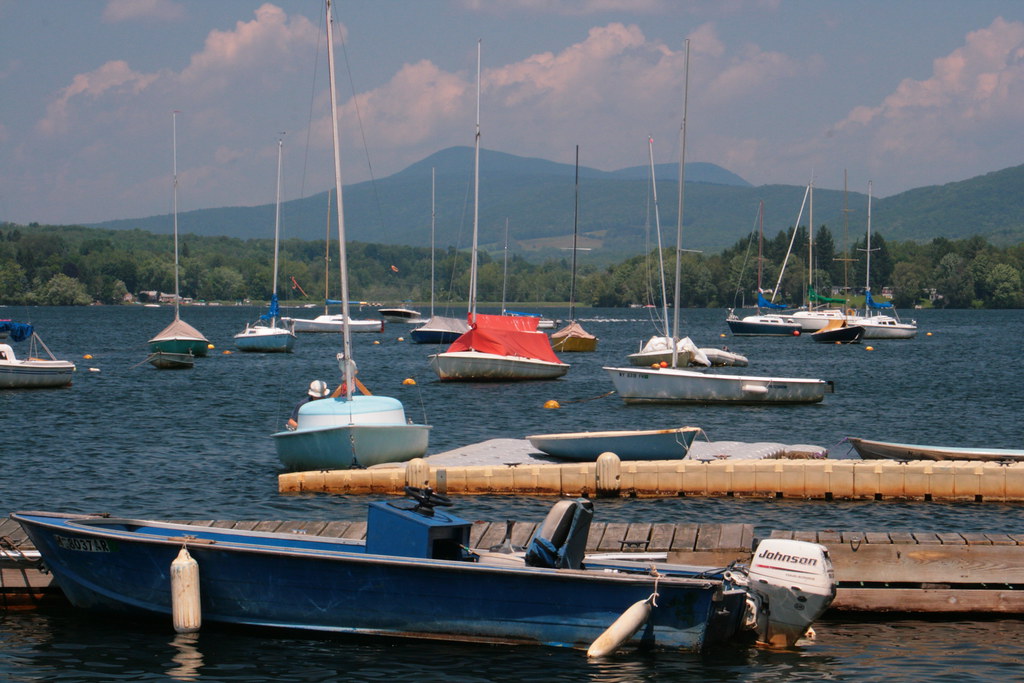 IMG_9053 Pontoosuc Lake, Pittsfield, MA. Photographed at a… Flickr