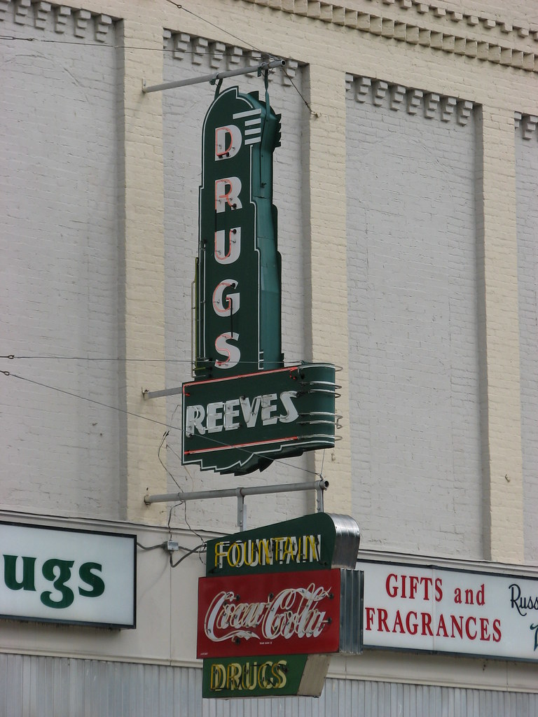 Reeves Drug3 Reeves Drugs on the east side of the court s… Flickr
