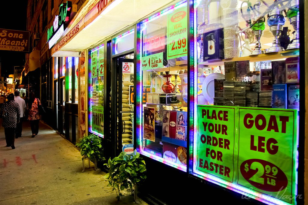 Devon Avenue (Chicago) Devon Avenue (Chicago) en.wikipedia… Flickr