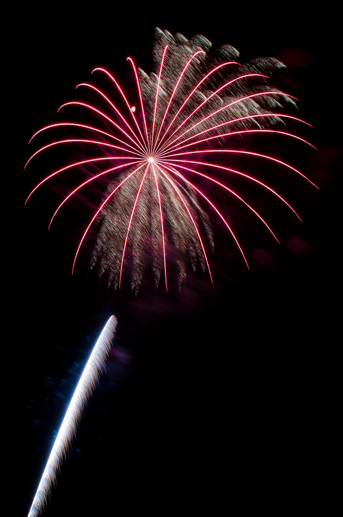 Concord NH July 4th Fireworks 201036.jpg woodfin Flickr