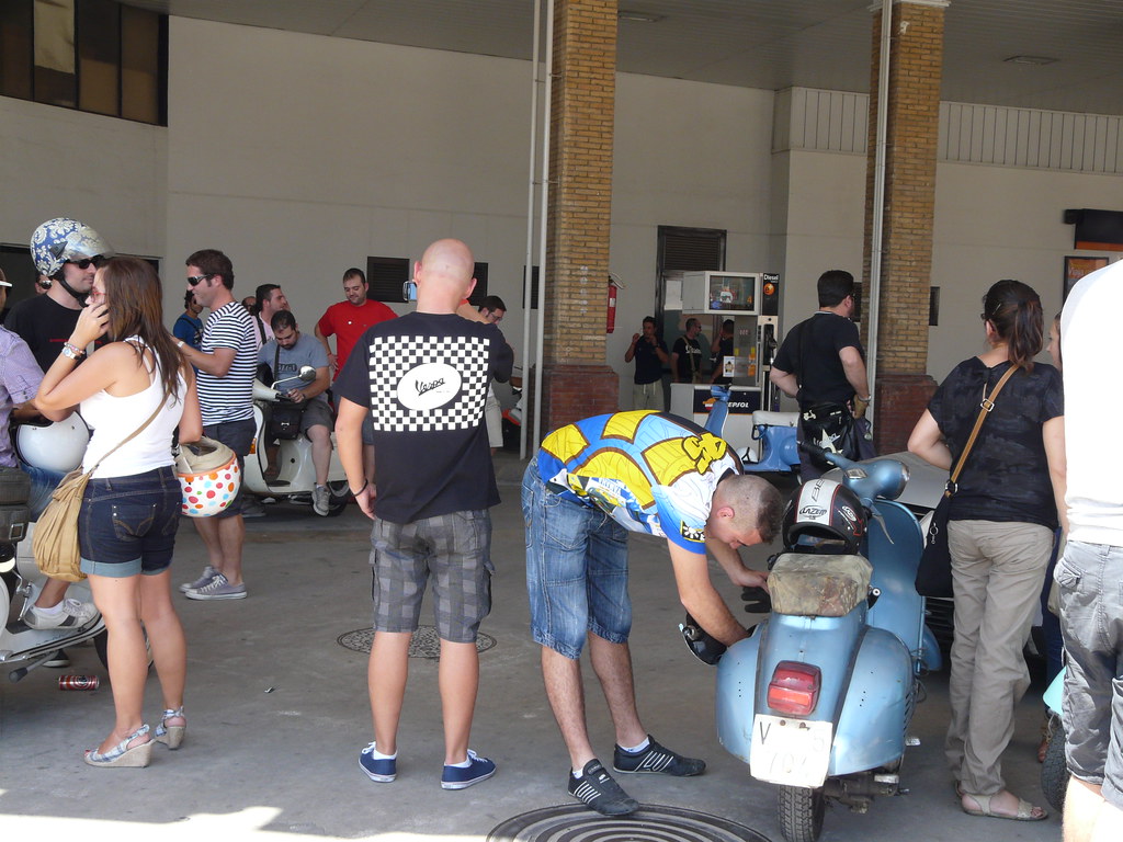 Vespa Concentración de Vespas en Xàtiva Valencia, 18 d… Flickr