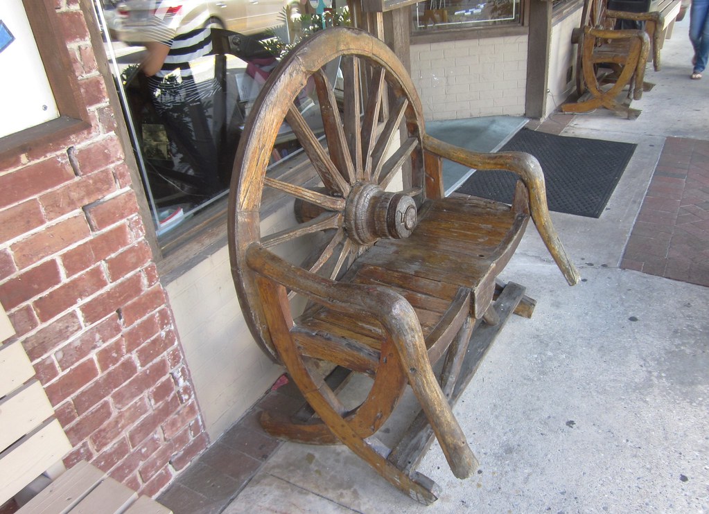 bench 5366 Walking along Main Street in Alac… Flickr