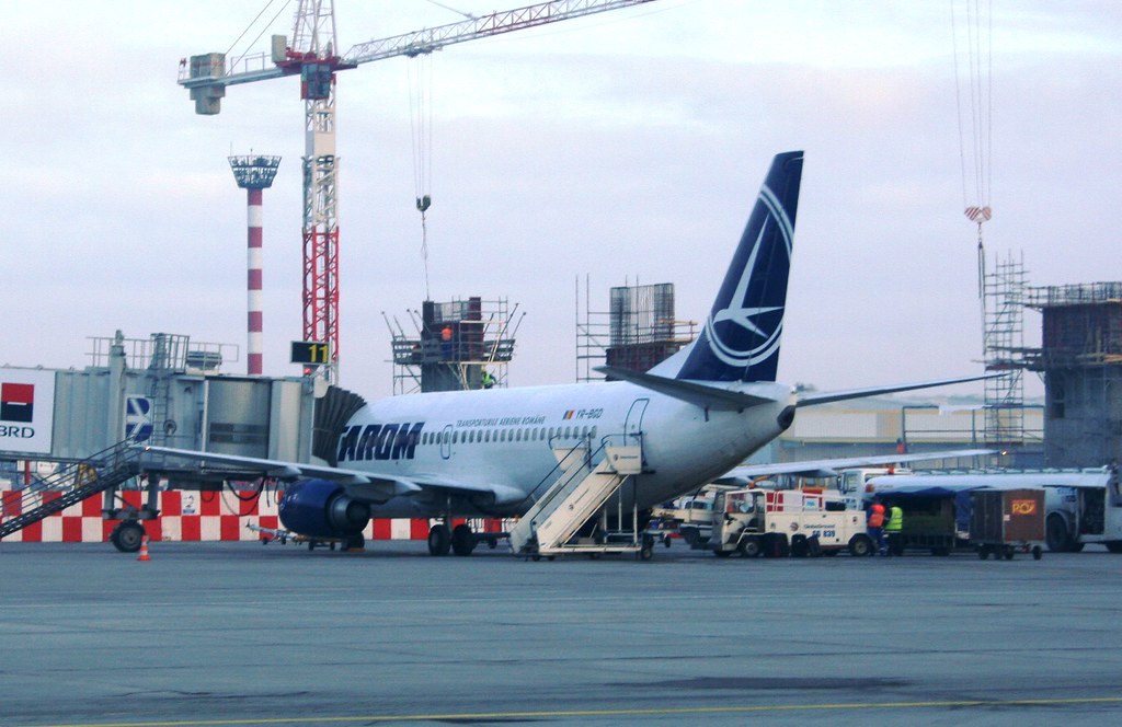TAROM 737300 YRBGD(cn2663) Bucharest,Otopeni airport....… Flickr