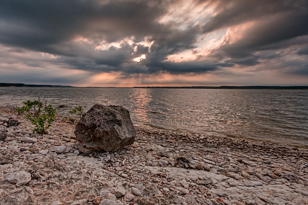 STILLHOUSE HOLLOW LAKE LONE ROCK Stillhouse Hollow Lake … Flickr