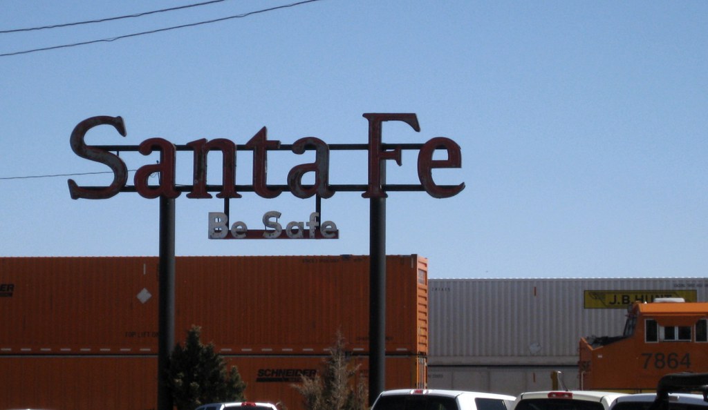 Clovis, NM 2466a Detail of the Santa Fe sign it