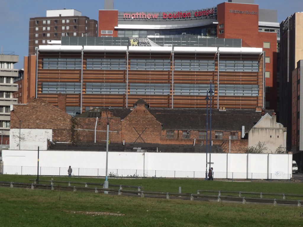 White wall in Eastside That wall is now painted white. Bui… Flickr