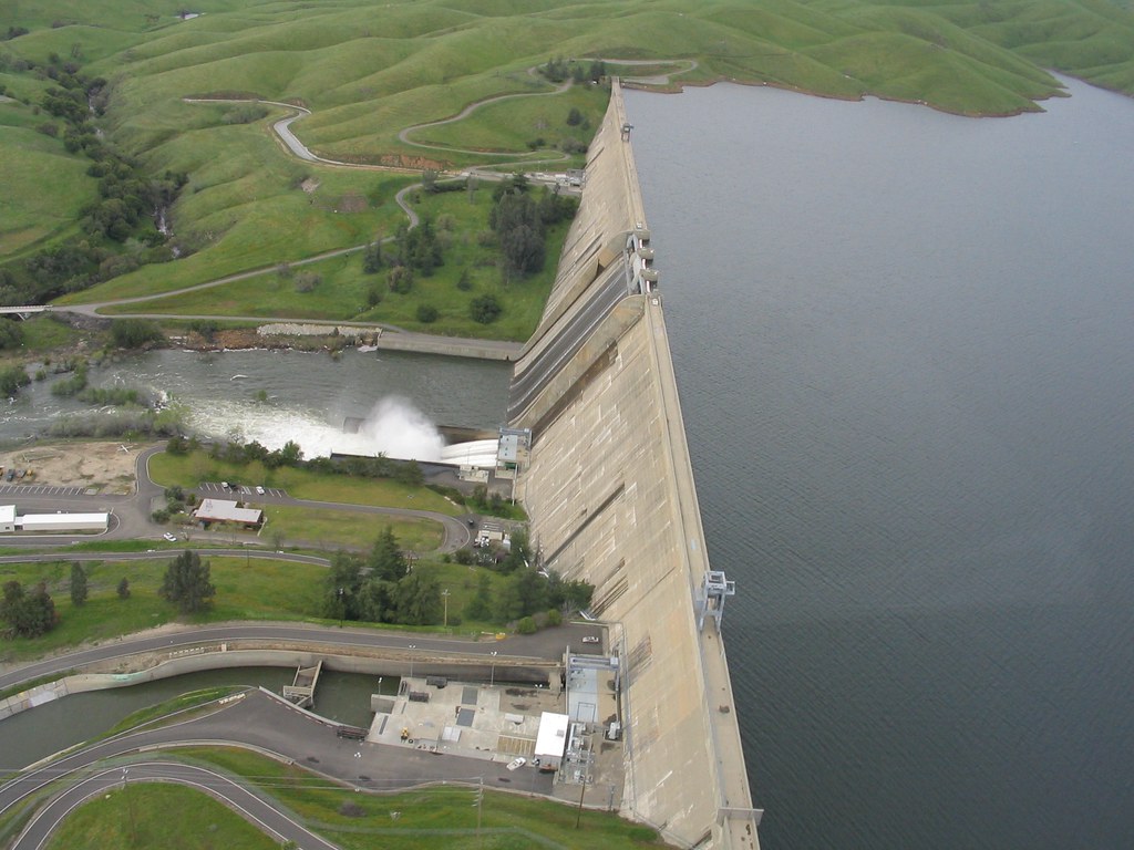 wea03344 The Friant Dam, north of Fresno, filled to the to… Flickr