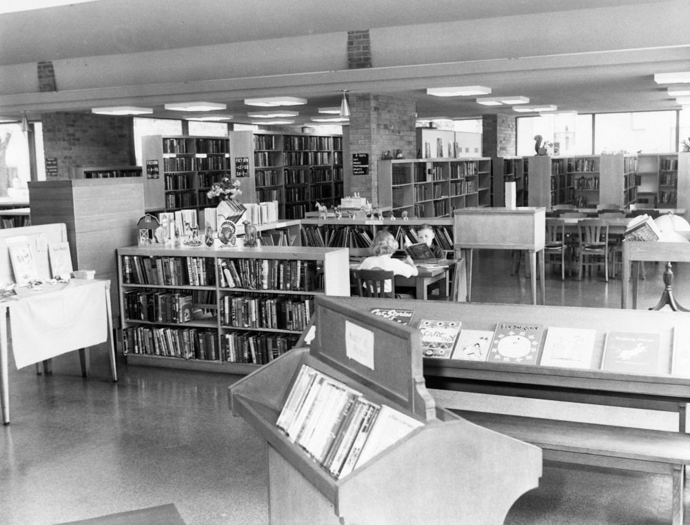 Interior of Woodstock Public Library 1960 Library Buildi… Flickr