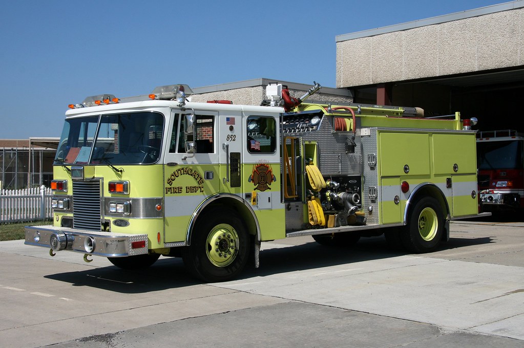 Southgate, MI Fire Department Pierce engine 852 Engine 85… Flickr