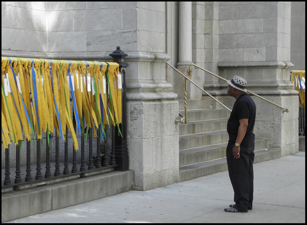 tie a yellow ribbon Yellow ribbons commemorate soldiers lo… Flickr