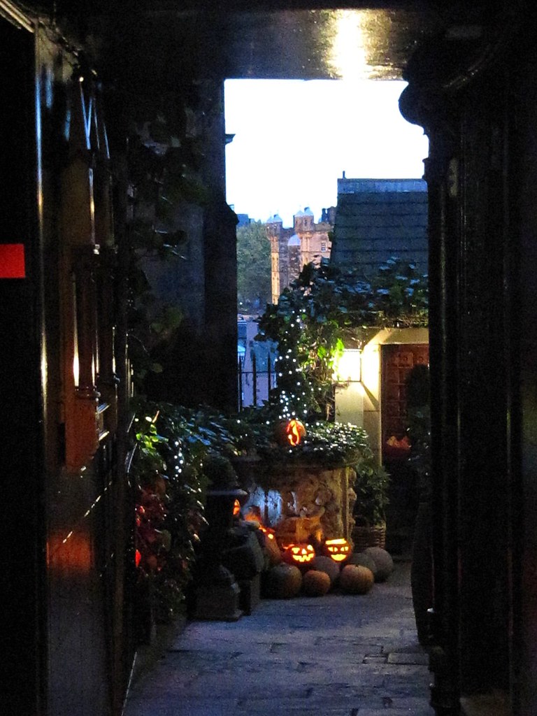 The Witchery The Witchery is a restaurant by Edinburgh Cas… Flickr