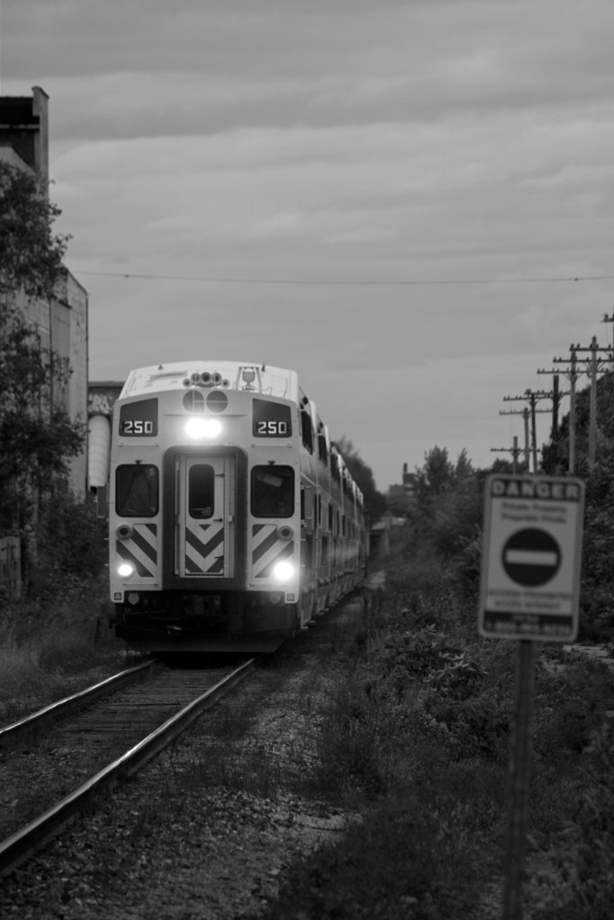 GO 803 Wallace GO 250 leads 803 N 1640 service to Barrie… Flickr
