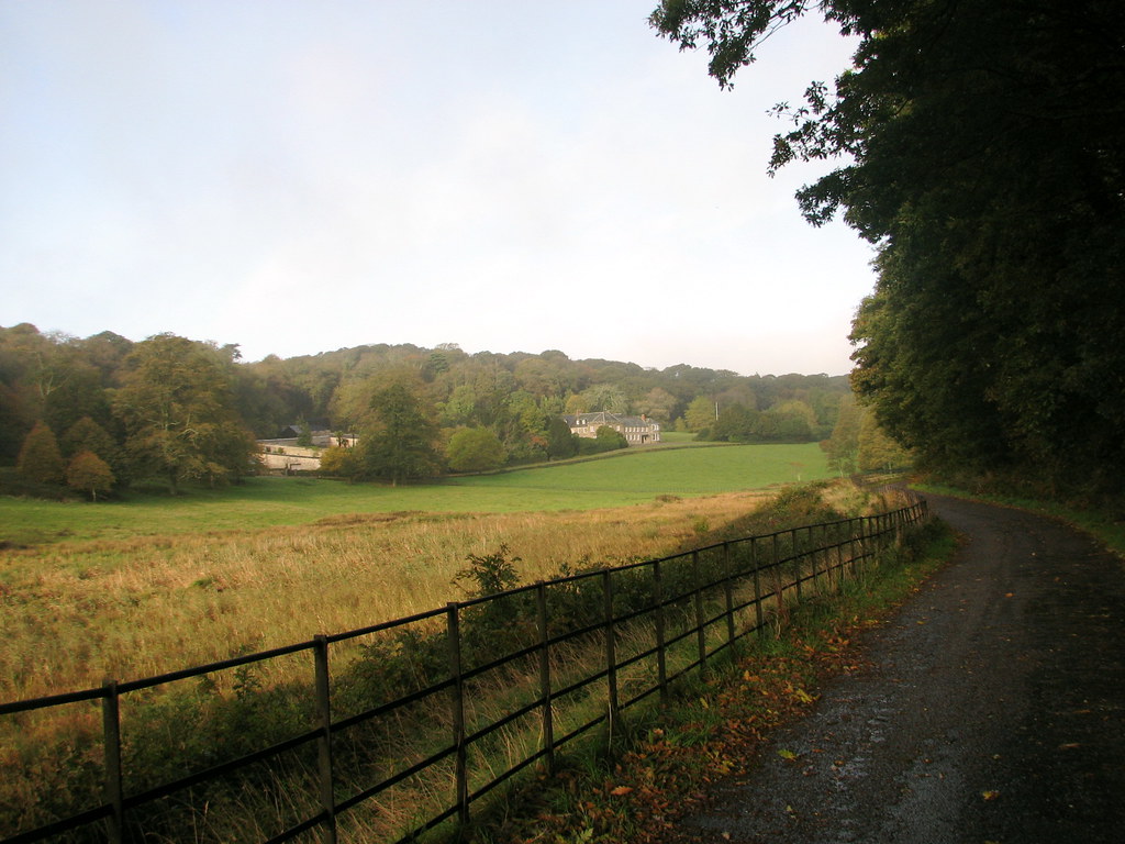 THE OLD CARRIAGEWAY TO PENROSE HOUSE, PENROSE ESTATE, HELS… Flickr