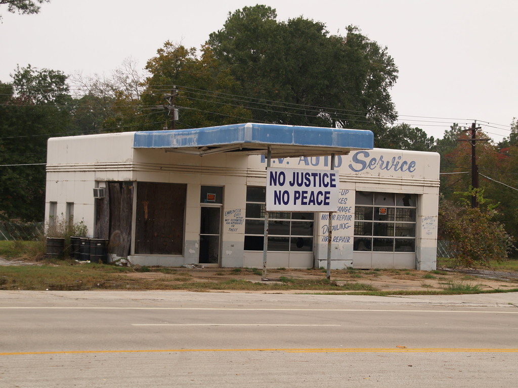 Prairie View Texas a small old TX town Gas Station 2010 Bu… Flickr