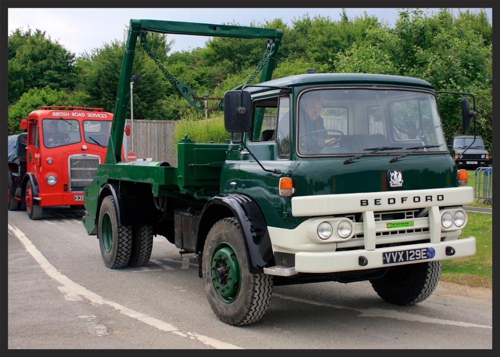 "Big Bedford" skip lorry The Bedford KM range was introduc… Flickr