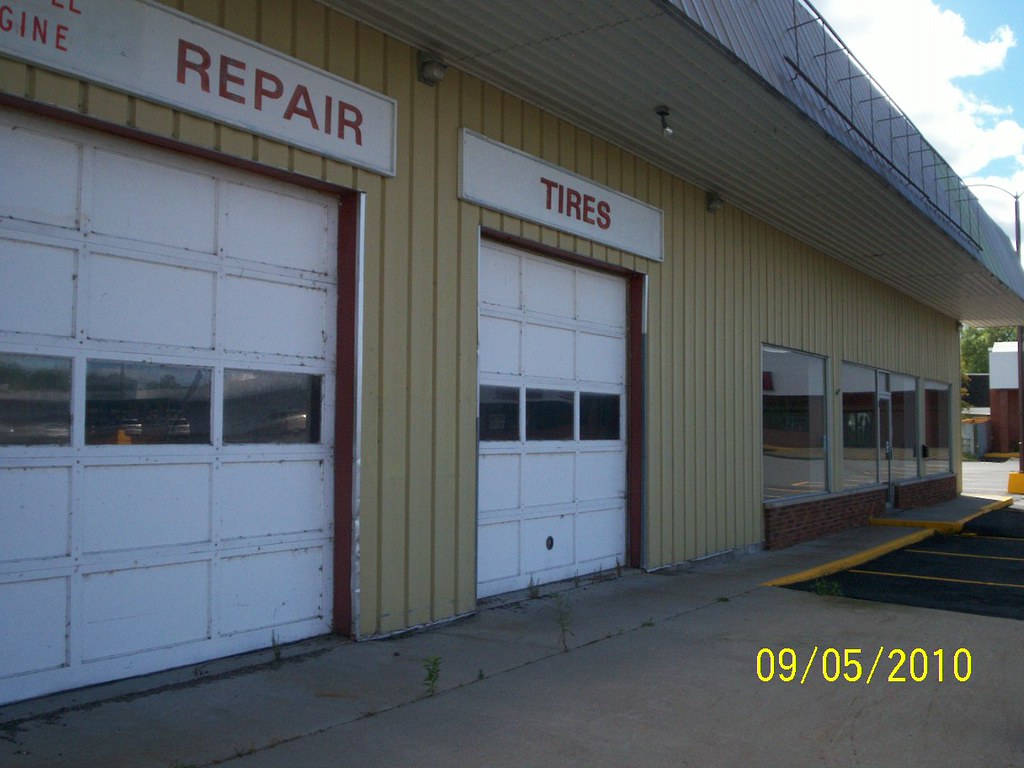 Vacant garage, Alpena This is some sort of repair shop in … Flickr