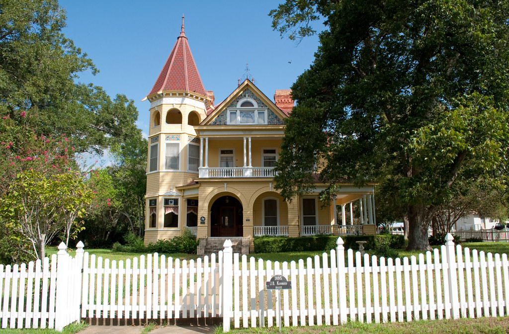 Kennard House The Kennard House in Gonzales, Texas stevesheriw Flickr