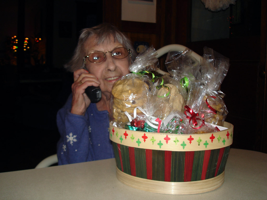 20091225 Arnie's Vegan Basket (Mom's Cam) 0006 Flickr