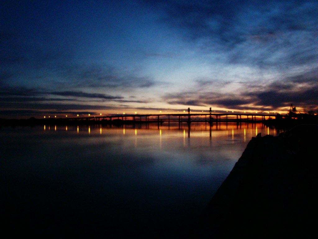 a noite cai, o frio desce.. Juliadelarocha Flickr