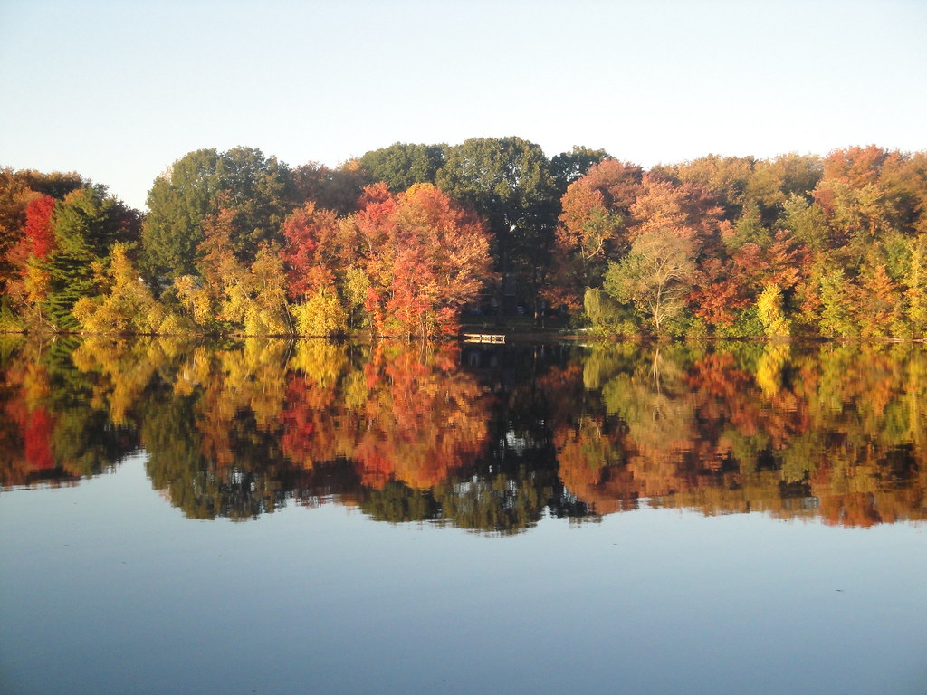 Falls Pond 10.13.10 003 North Attleboro, MA Falls Pond at … Flickr