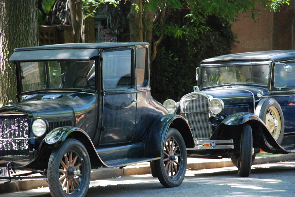Antique Cars Antique cars lined up on Greenway Terrace for… Flickr