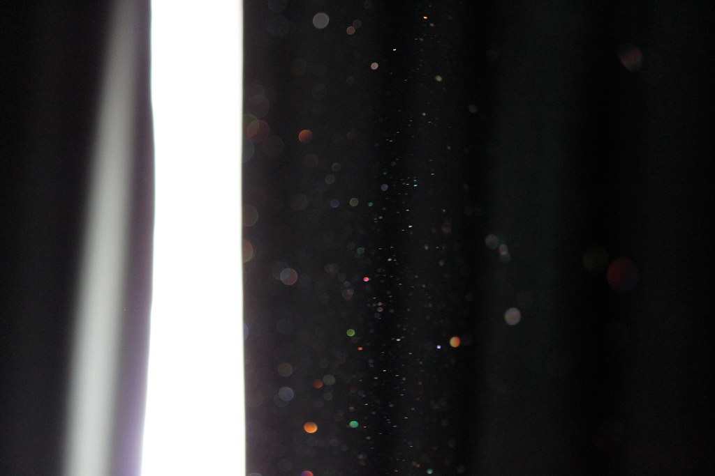 Floating Dust Particles Floating dust particles captured i… Flickr