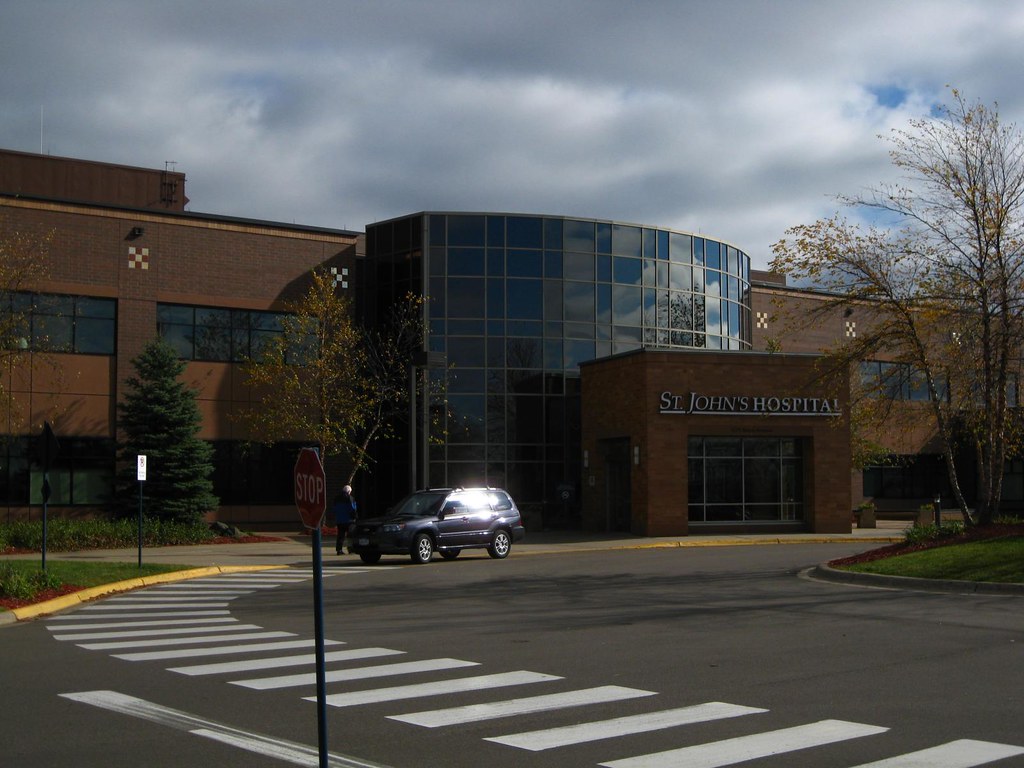 St. John's Hospital Maplewood, Minnesota ©Alan Yahnke Ca… Flickr