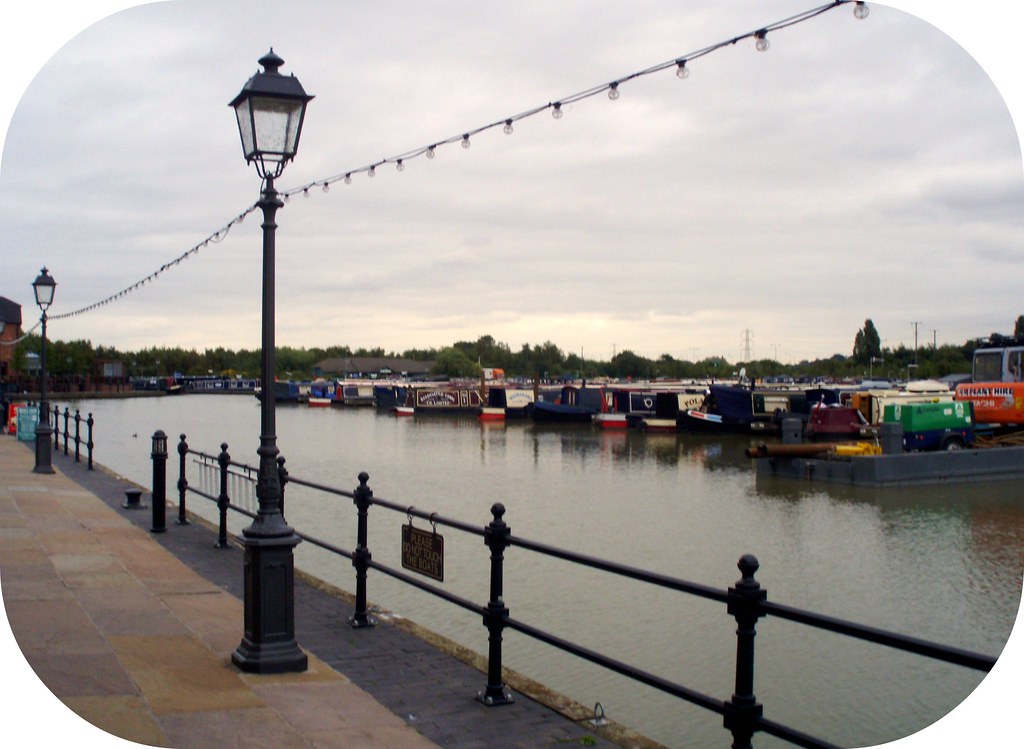 BARTON MARINA See www.inburton.co.uk/bartonmarinaburton… Flickr