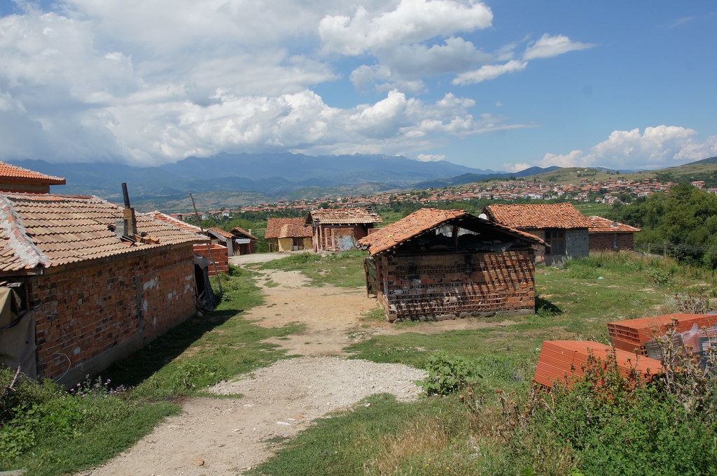 Gypsy village CharlesFred Flickr
