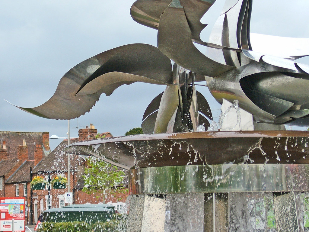 StratfordUponAvon The Swan water fountain at Bancroft Ga… Fern