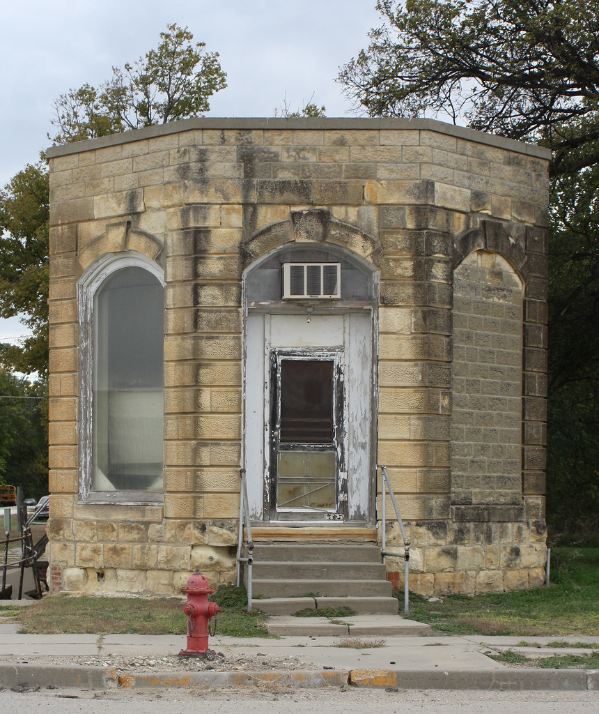 Commercial Bldg, Portis, KS Limestone Commercial Building,… Flickr